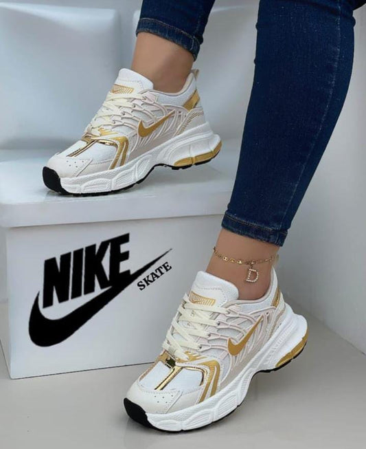 🕷️ Nike Spider Femenino – Estilo y Potencia en Cada Paso